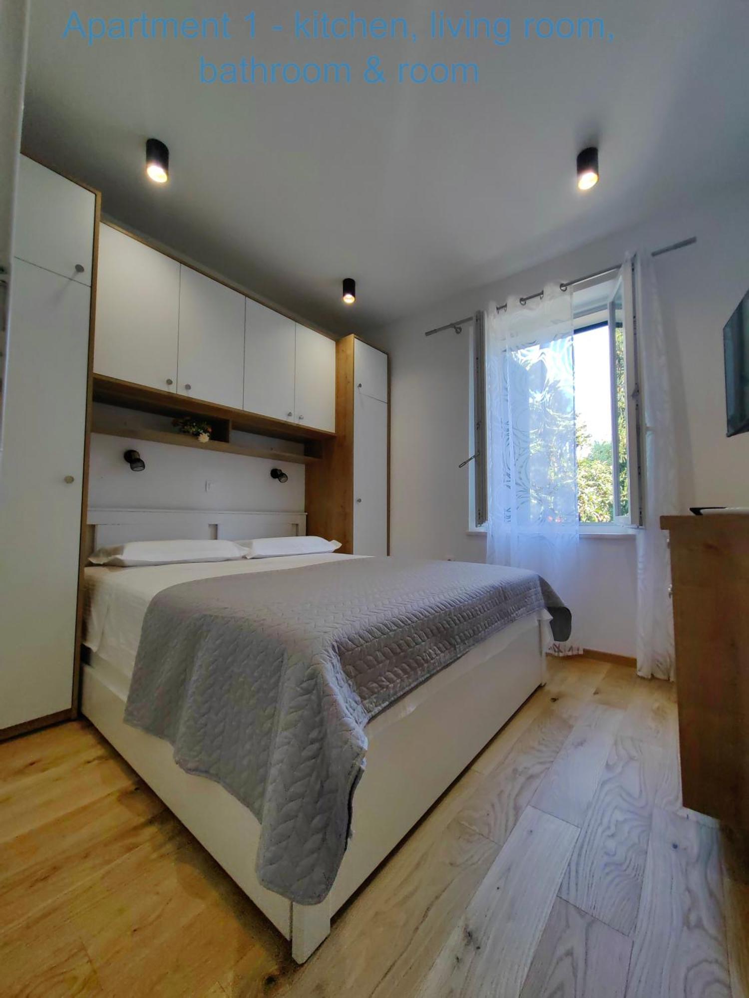 Relax And Enjoy Apartments Split Exterior foto