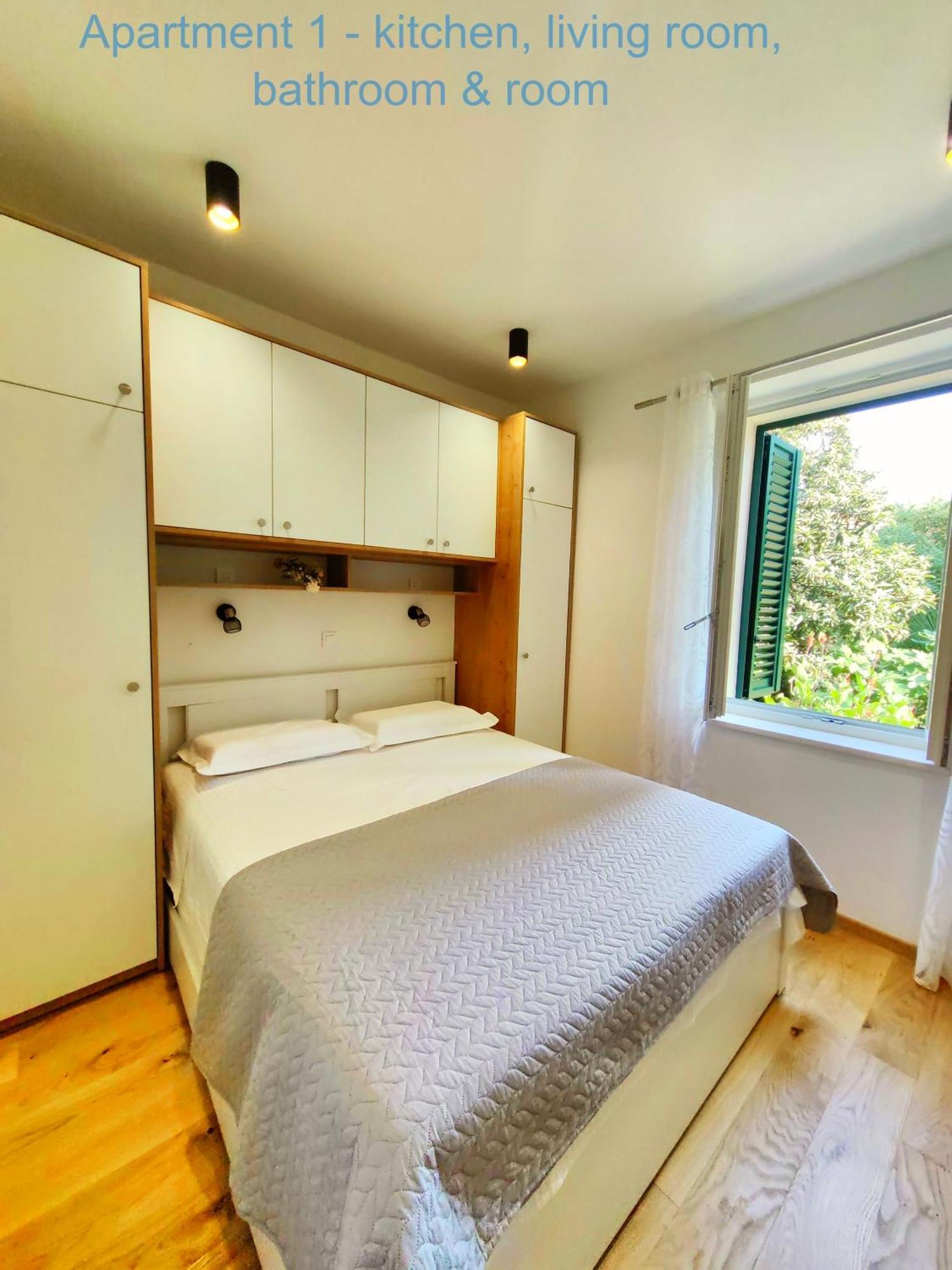Relax And Enjoy Apartments Split Exterior foto